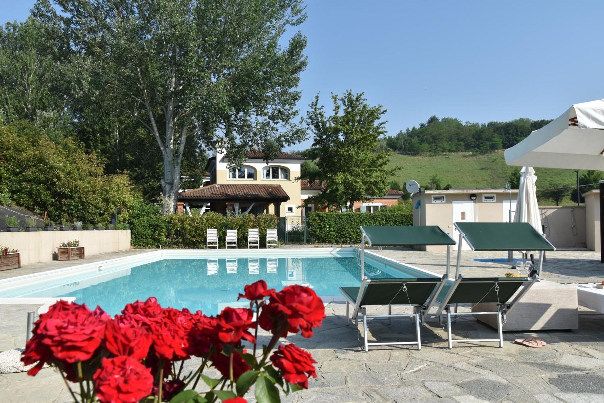 Appartamento Casa Di Giulia Con Soggiorno E Cucina, Camera Matrimoniale Con Tetto A Vista E Grande Parco Circostante Serravalle d'Asti Esterno foto